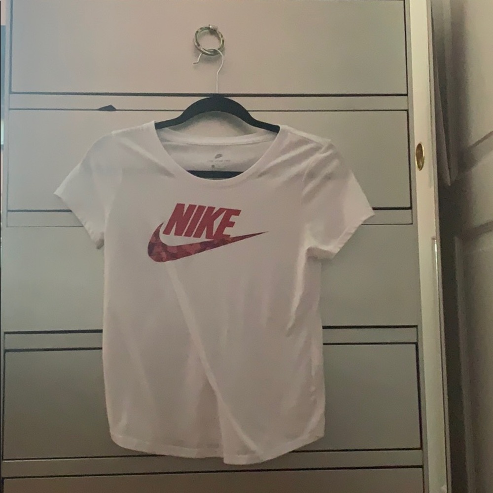 nike white shirt pink nike symbol